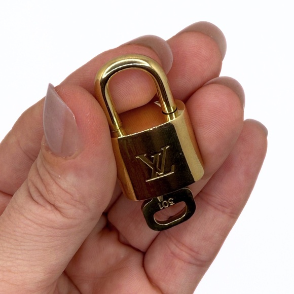Louis Vuitton Lock & Key #301 - Great Condition - Picture 1 of 9